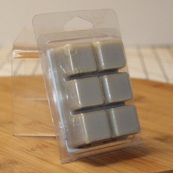 HG Global Eucalyptus Mint Fragranced Wax Melts 4 - 2.5 Oz Cubes - Picture 3 of 4